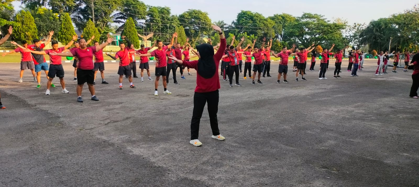 Olahraga Merupakan Kebutuhan Setiap Anggota Kolonel Inf Denny Noviandi Senam SJK 88 Bersama Anggota di Lapangan Apel Makodim 0413/Bangka