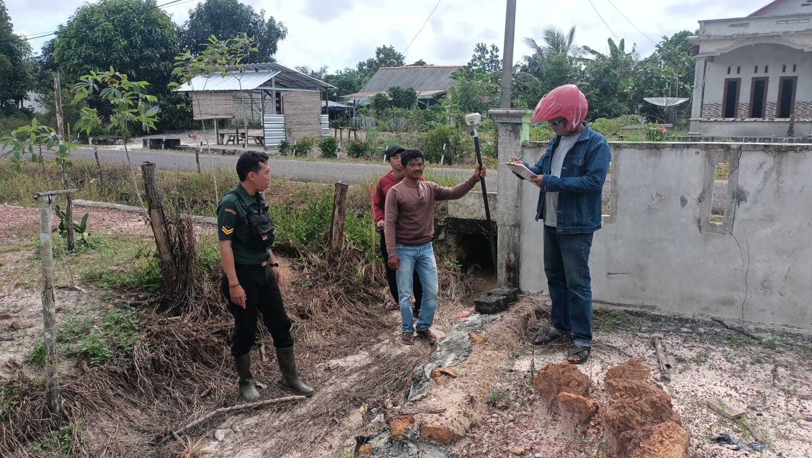 Dukung Program Pemerintah dan Jalin komunikasi yang Baik Sertu Agus kurniawan Menerima Kunjungan dari BPN