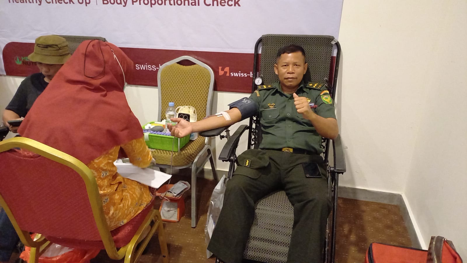 Aksi Peduli Sosiak Anggota Koramil 0413-03/Merawang Mengikuti Kegiatan Donor Darah 