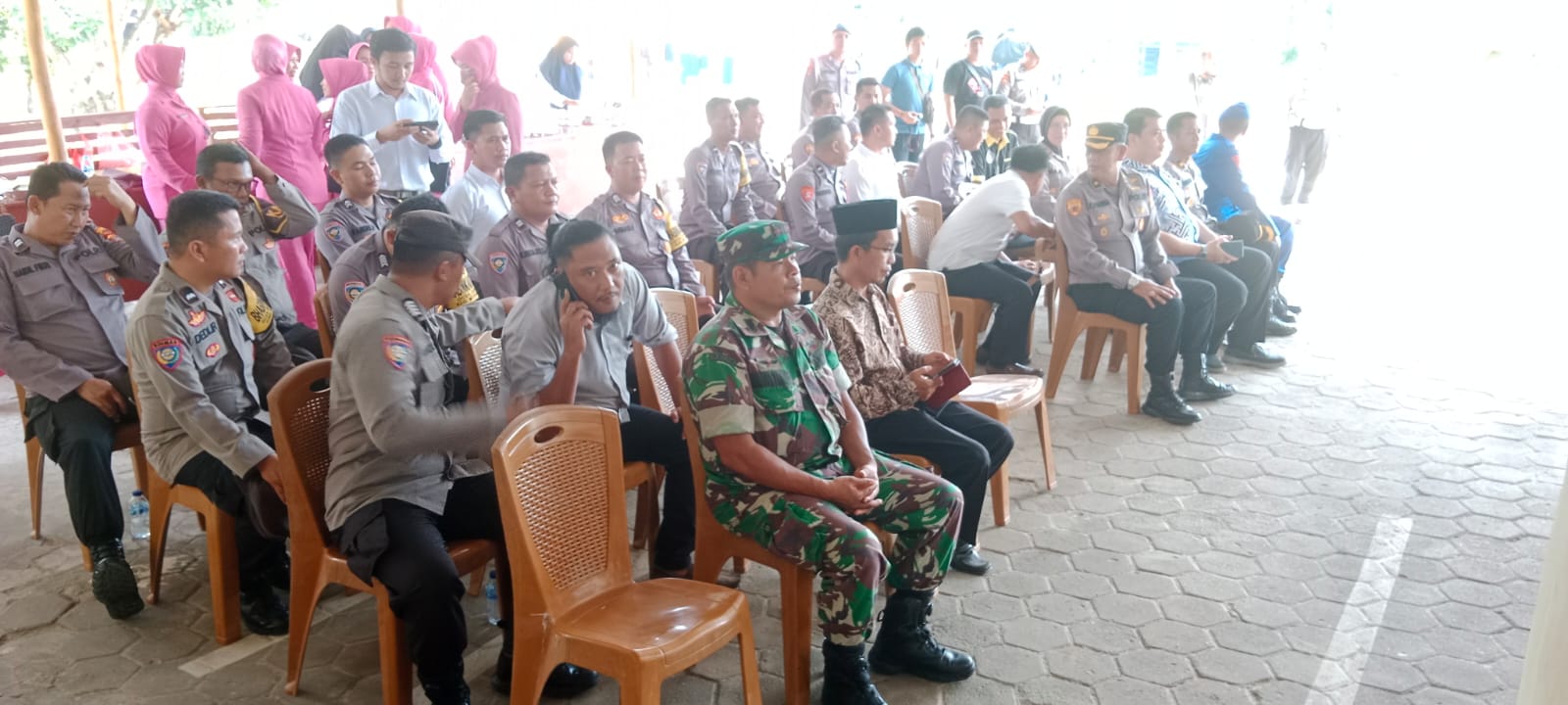 Jalin hubungan silaturahmi Danramil 0413-03/Merawang Bersama Danposramil dan Babinsa Baturusa Hadiri Kunjungan Kerja Kapolres Bangka