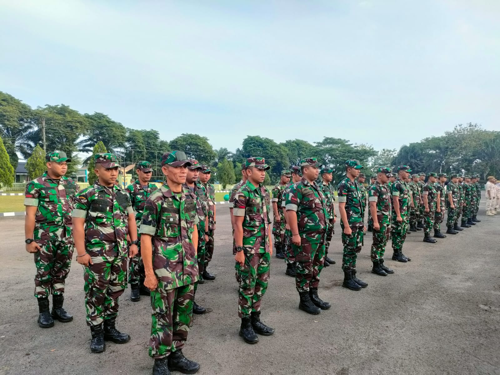 Kodim 0413/Bangka Bersama Prajurit dan ASN Latihan PBB di Lapangan Apel Makodim 0413/Bangka