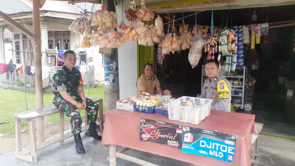 Babinsa Koramil 413/04 Mendo Barat Melaksanakan Koordinasi Bersama Bhabinkamtibmas Bahas Tentang Keamanan di Desa Rukam