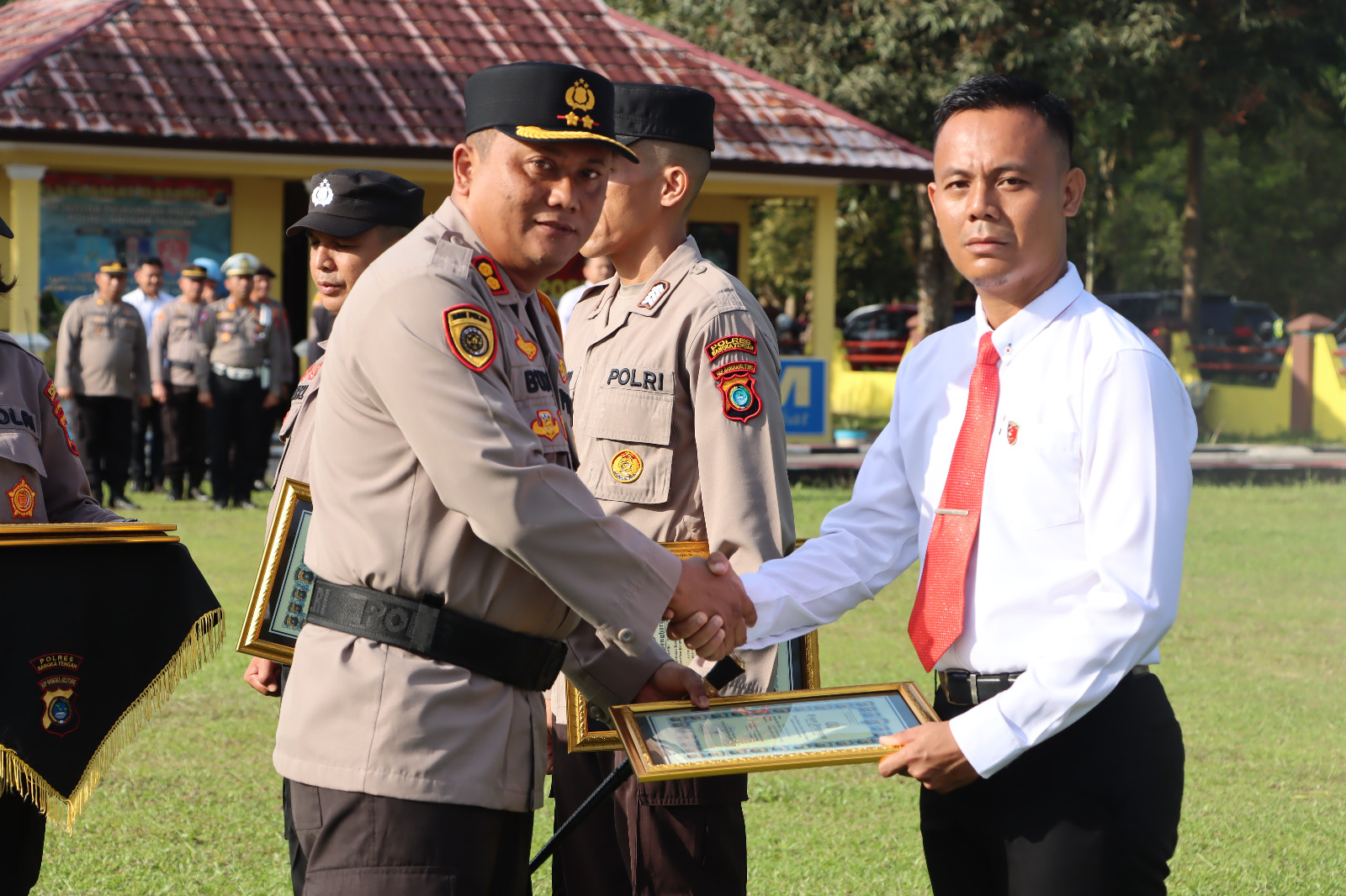 Berprestasi Dalam Tugas Sebanyak 5 Personil Polres Bangka Tengah diganjar Penghargaan