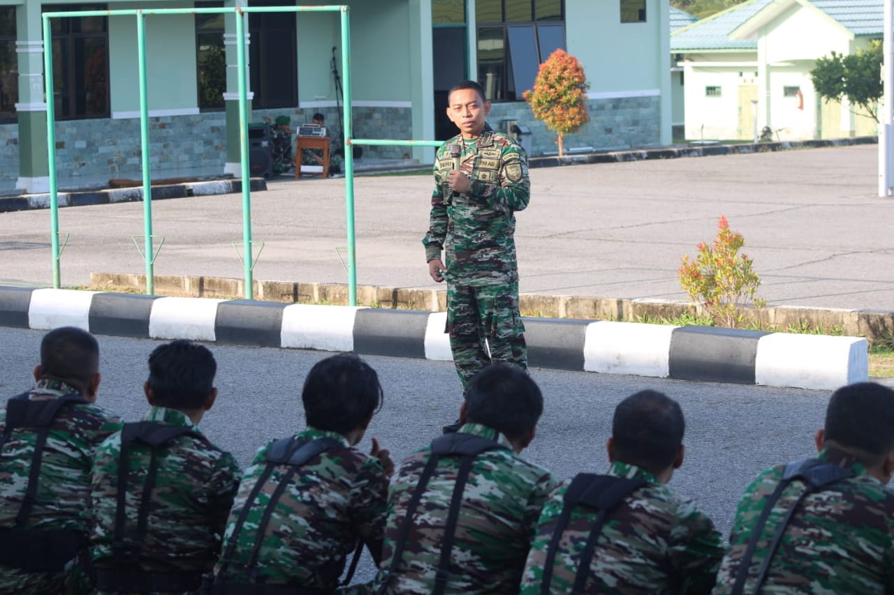 Dandim 0431/Bangka Barat Letkol Inf Deri Indrawan pimpin Upacara Bendera 17-San dilanjutkan Jam Komandan