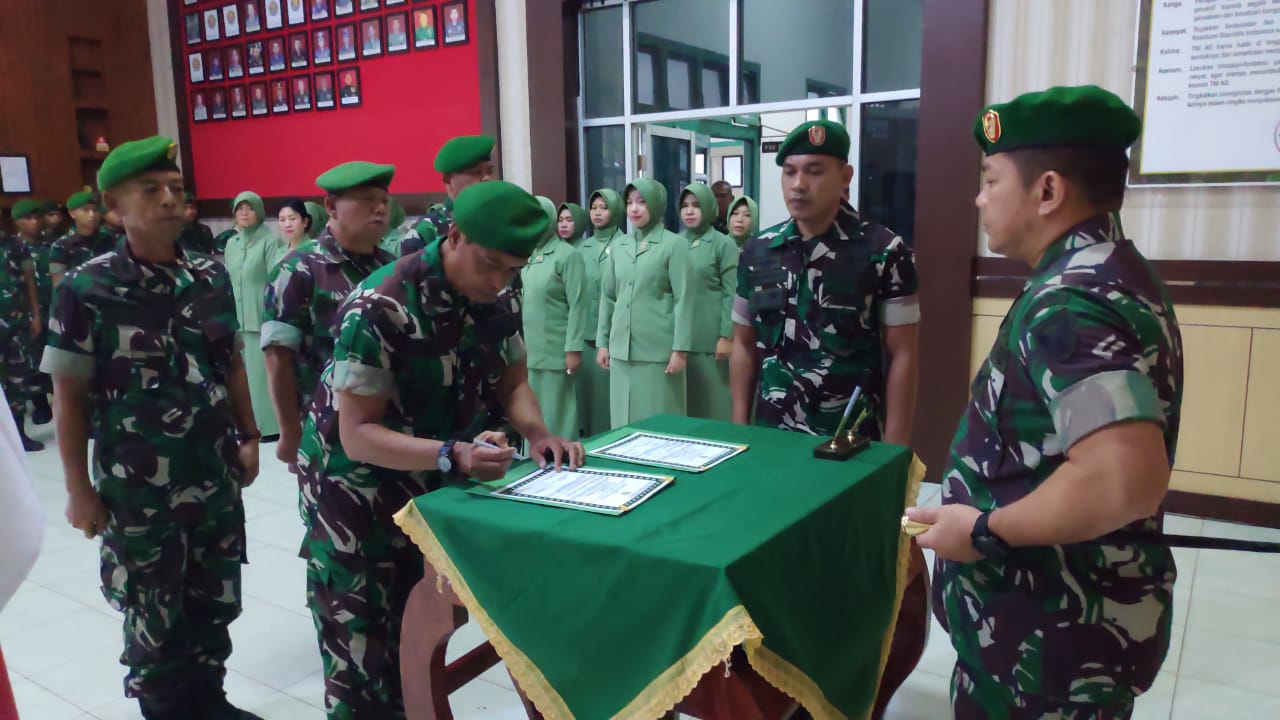 Kolonel Inf Denny Noviandi Pimpin Acara Korps Raport Serah Terima Jabatan dan Laporan Purna Tugas Personil Kodim 0413/Bangka Tahun 2023