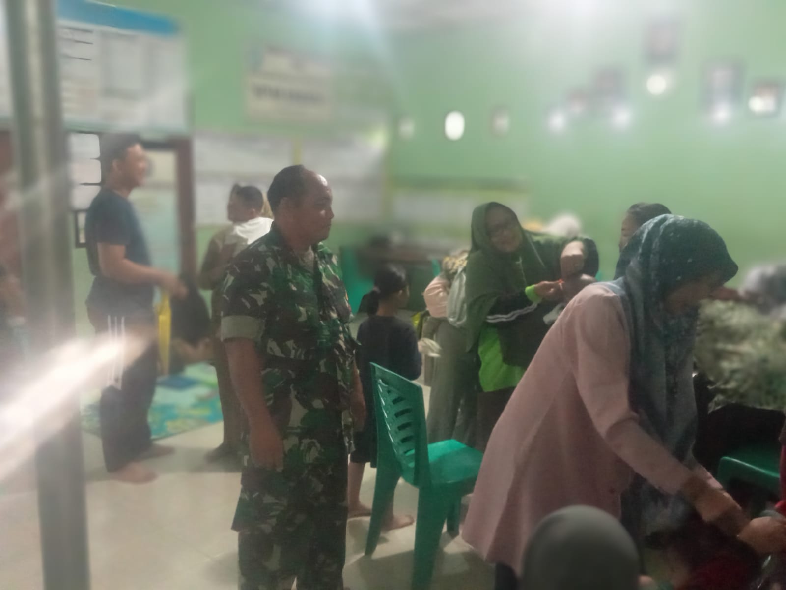 Dukung Kelancaran Giat Posyandu di Desa Binaan, Babinsa Koramil 431-01/Jebus Laksanakan Giat Monitoring