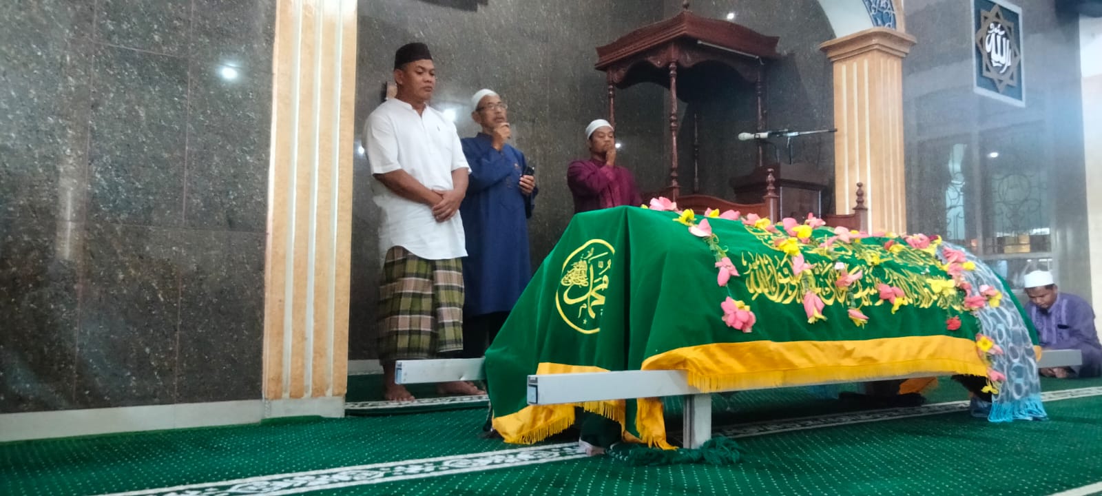 Warga Desa Binaannya Meninggal Peltu Zulfikar Bergegas Melayat Ke Rumah Duka dan Prosesi Pemakaman 