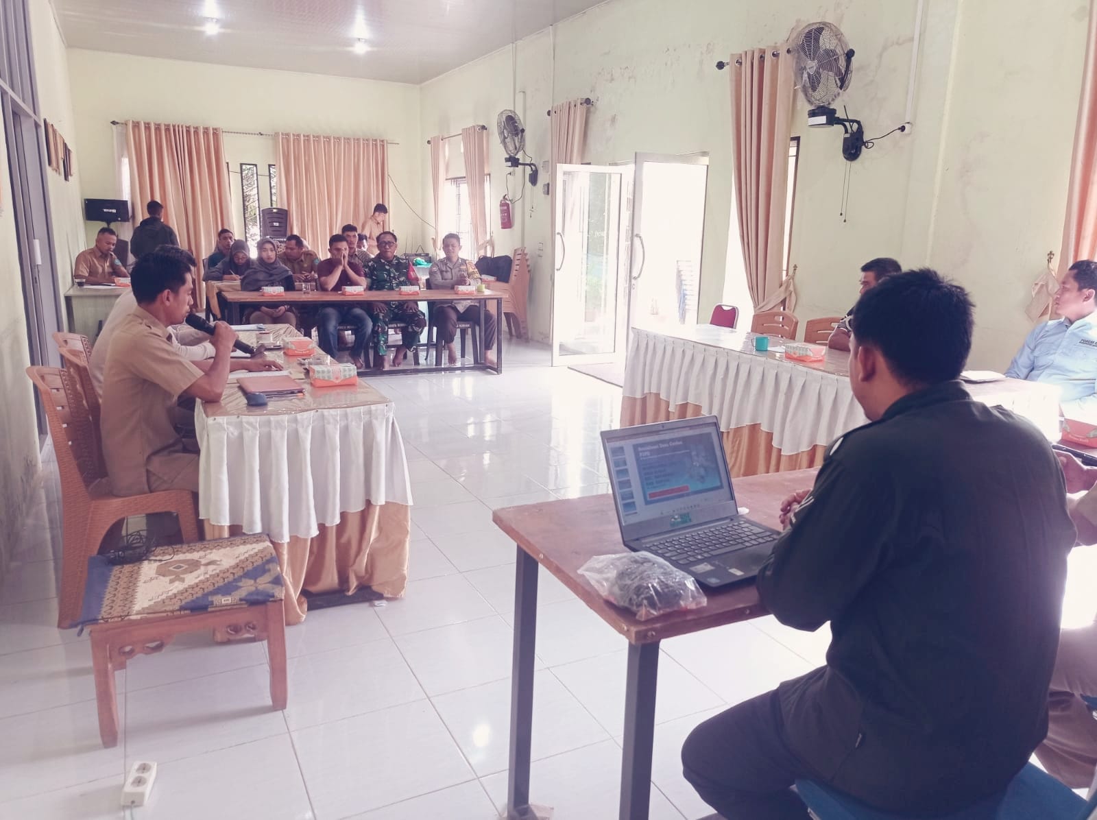 Sertu Dedi Sudarman Hadiri Musyawarah Desa Tentang Penetapan Desa Cerdas dan Ruang Komunikasi Digital