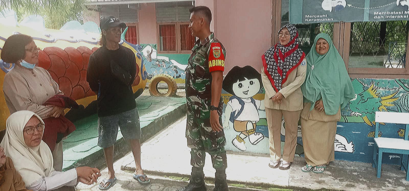 Komsos di TK Pembina Kelurahan Sungai Baru, Babinsa di Sambut Hangat Pihak Sekolah