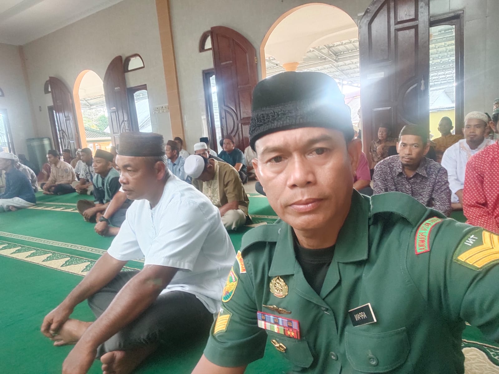 Rasa Belasungkawa Terhadap Warga yang Meninggal Dunia Serka Arfani Melayat ke Rumah Duka