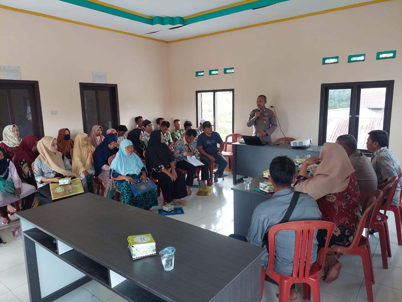 Sat Binmas Polres Bangka Barat gelar Kegiatan Pembinaan Dan Pembentukan Dengan Masyarakat Desa Dendang