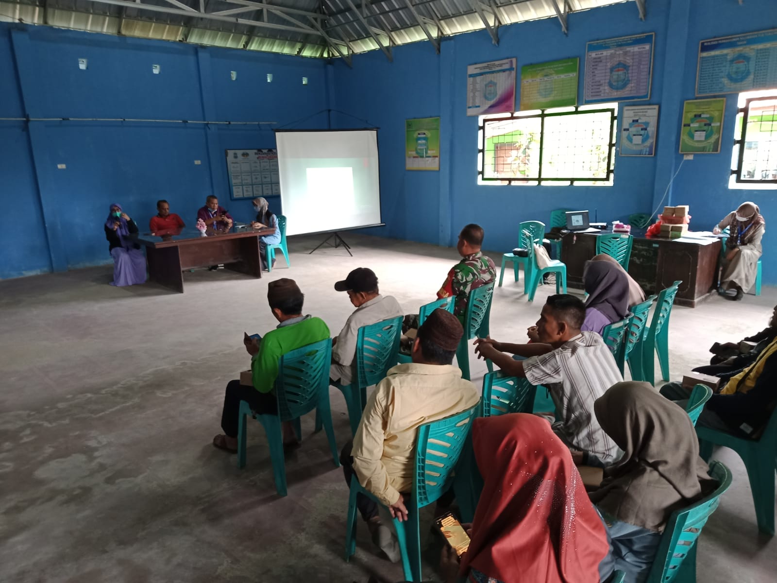 Sosialisasi Satu Rumah Satu Jumatik Cegah DBD Tim Puskesmas Gerunggang Lakukan Bersama Anggota Koramil 0413-05/Tamansari 