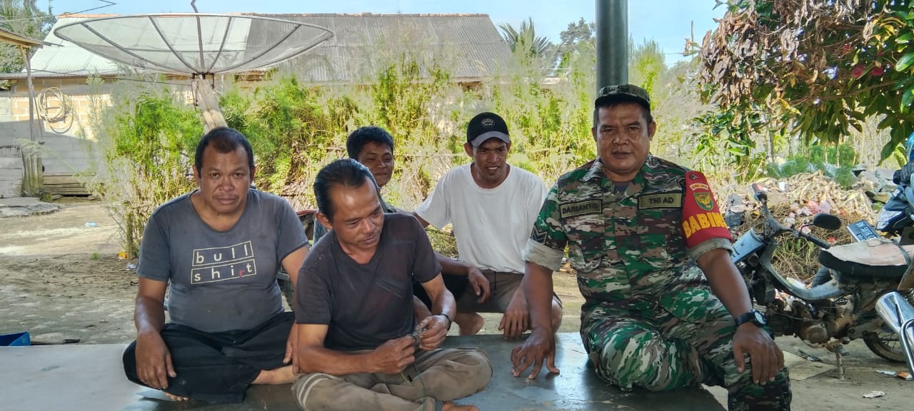 Lakukan Anjangsana di Desa Sungkap Sertu Darianto Bahas Masalah Situasi dan Kondisi Ekonomi Masyarakat