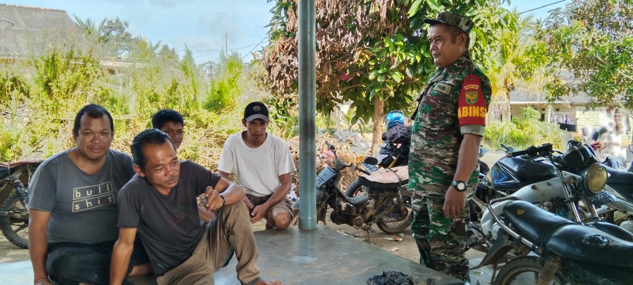 Lakukan Anjangsana di Desa Sungkap Sertu Darianto Bahas Masalah Situasi dan Kondisi Ekonomi Masyarakat