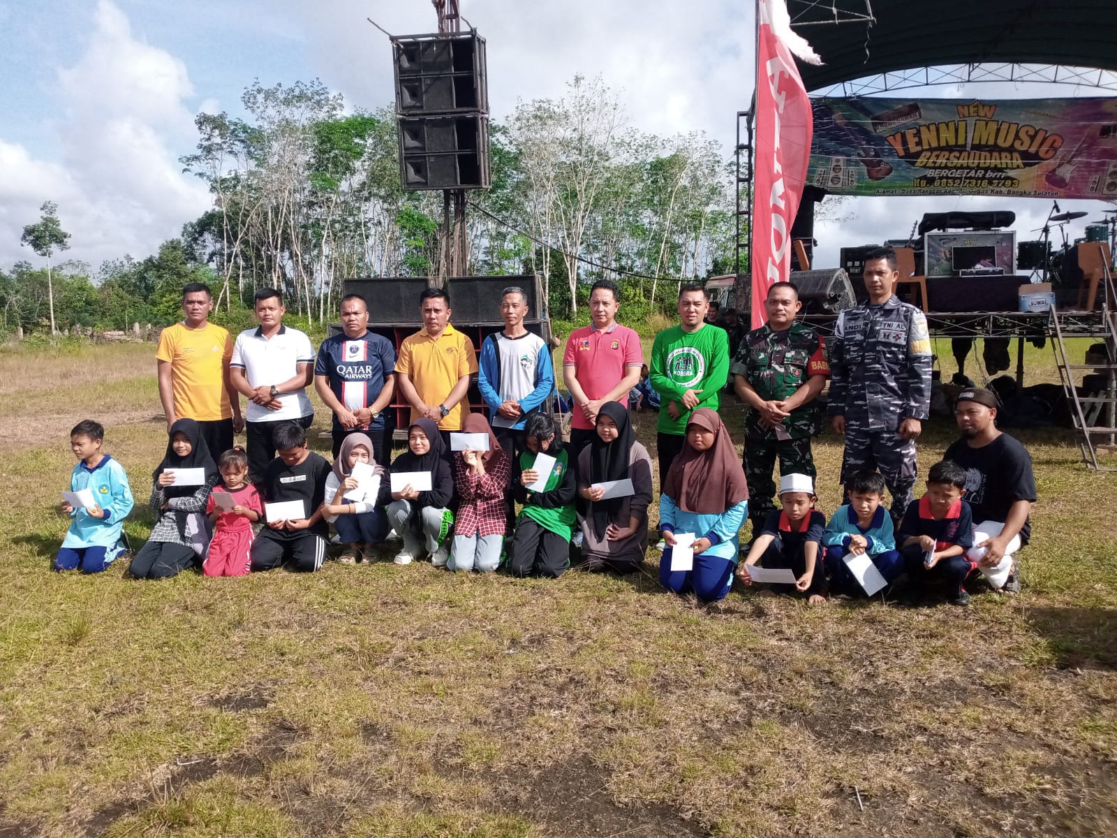 Anggota Koramil 0413-08/Sungai Selan Meriahkan Hari Jadi Desa Melabun