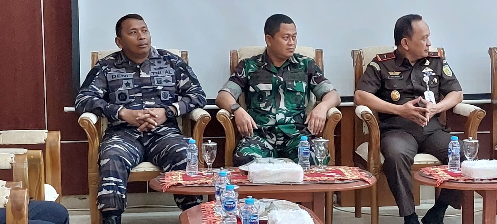 Kasiops Kasrem 045/Gaya Hadiri Rapat Paripurna DPRD Provinsi Babel