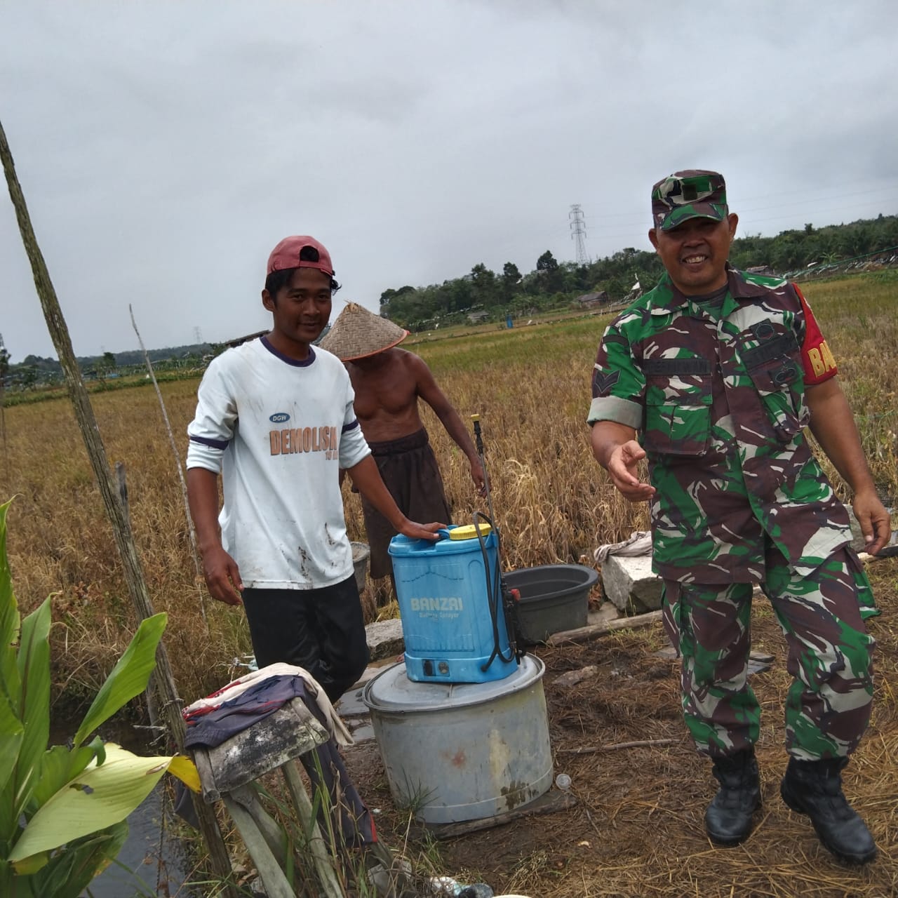 Lakukan Anjangsana dengan Petani Sawah Anggota Koramil 0413-09/Pangkalan Baru Kunjungi Desa Namang