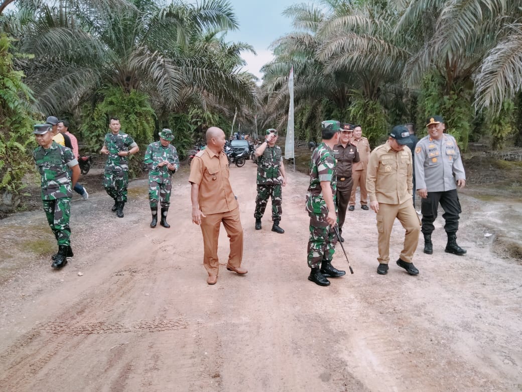 Dandim Bangka yang Baru Langsung Turun ke Warga dan Cicipi Masakan di Desa Krakas