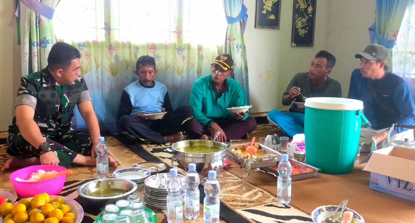 Dandim Bangka yang Baru Langsung Turun ke Warga dan Cicipi Masakan di Desa Krakas