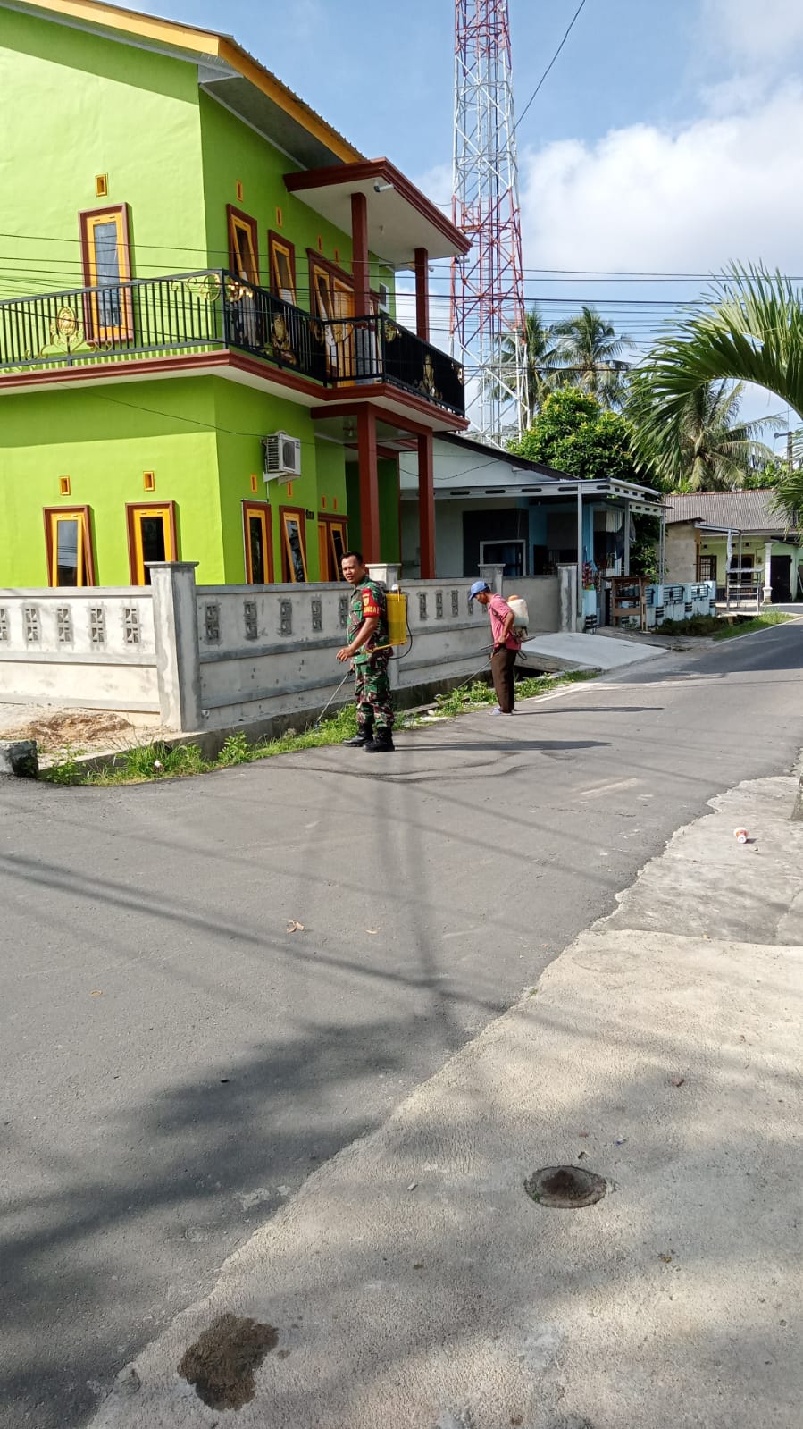 Sambut Bulan Puasa Babinsa Kelurahan Rejosari Laksanakan Gotong Royong