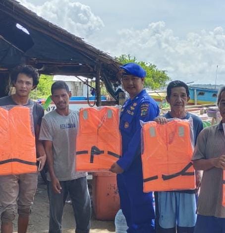 Sat Polair Polres Bangka Barat Melaksanakan Kegiatan Bintibmas dengan Kelompok Nelayan DKP CINTA DAMAI Kecamatan Muntok