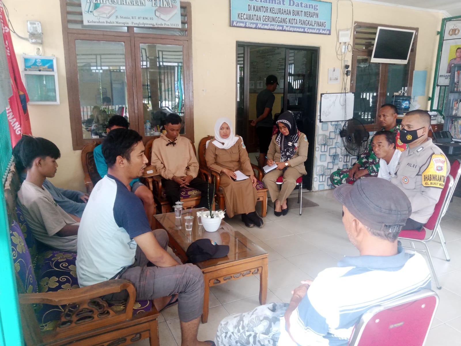 Babinsa Bukit Merapin Bersama Pengurus Mesjid dlDiwilayah Binaan Melaksanakan Rapat Pembuatan Jadwal Tadarus