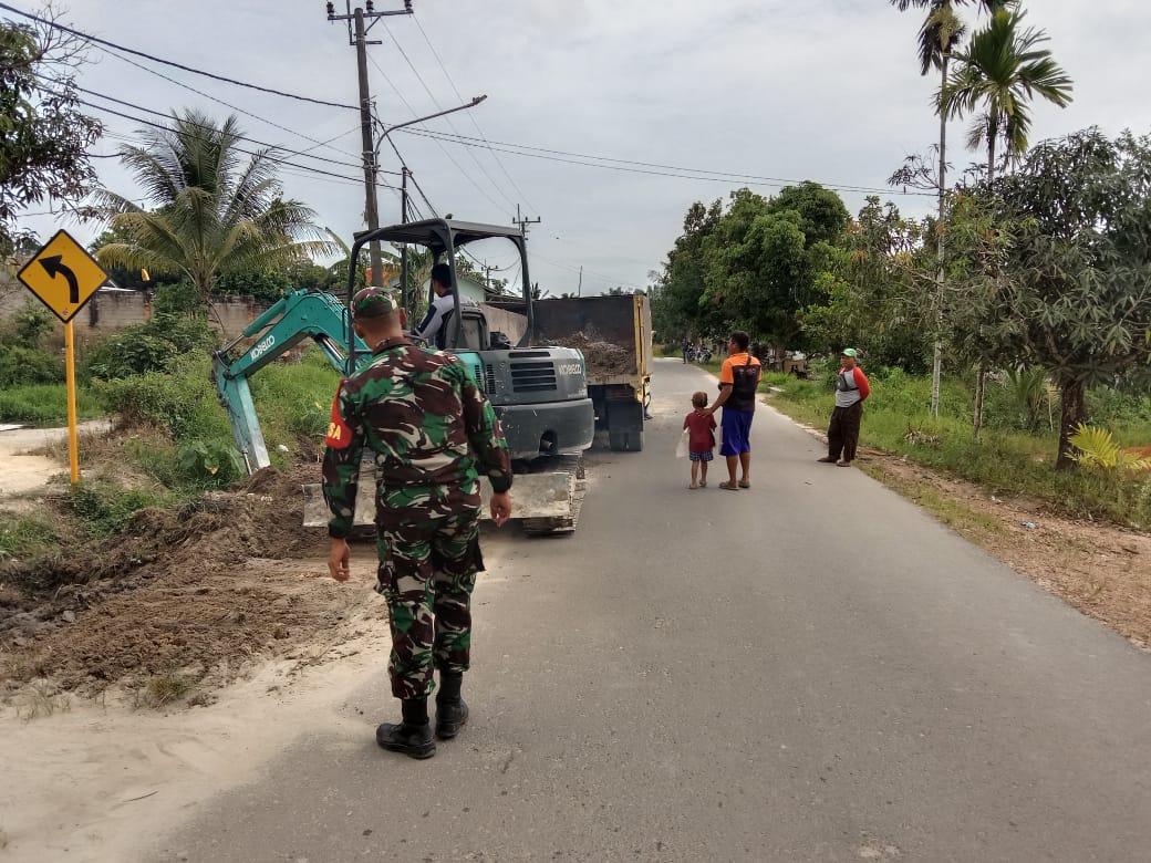 Ciptakan Lingkungan yang Sehat dan Nyaman Koramil 413- 02/ Belinyu Laksanakan Gotong Royong