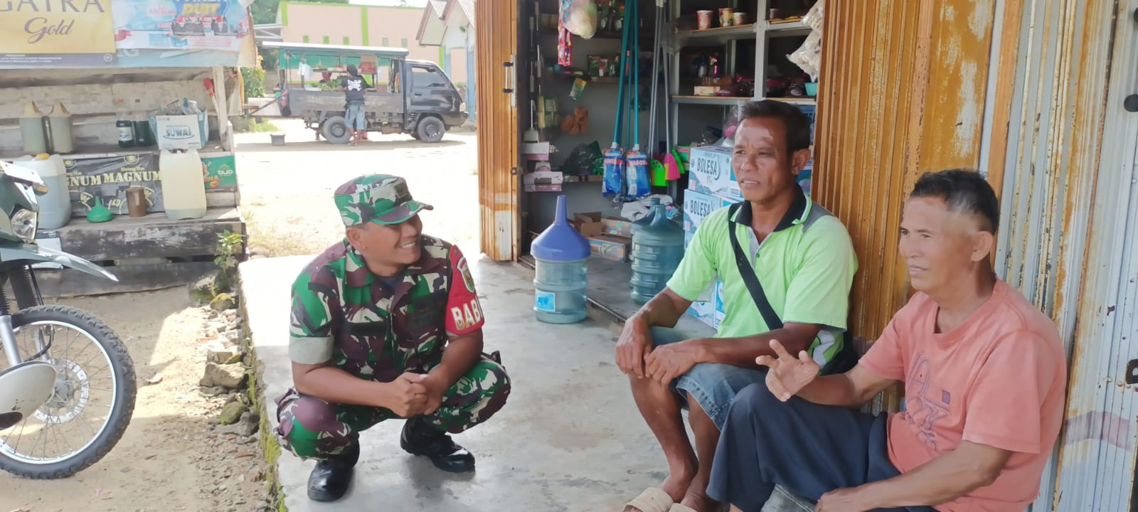 Selama Ramadhan 1444 H, Babinsa Koramil 431-02/Mentok Tetap Intensif Gelar Komsos Bersama Warga Binaannya