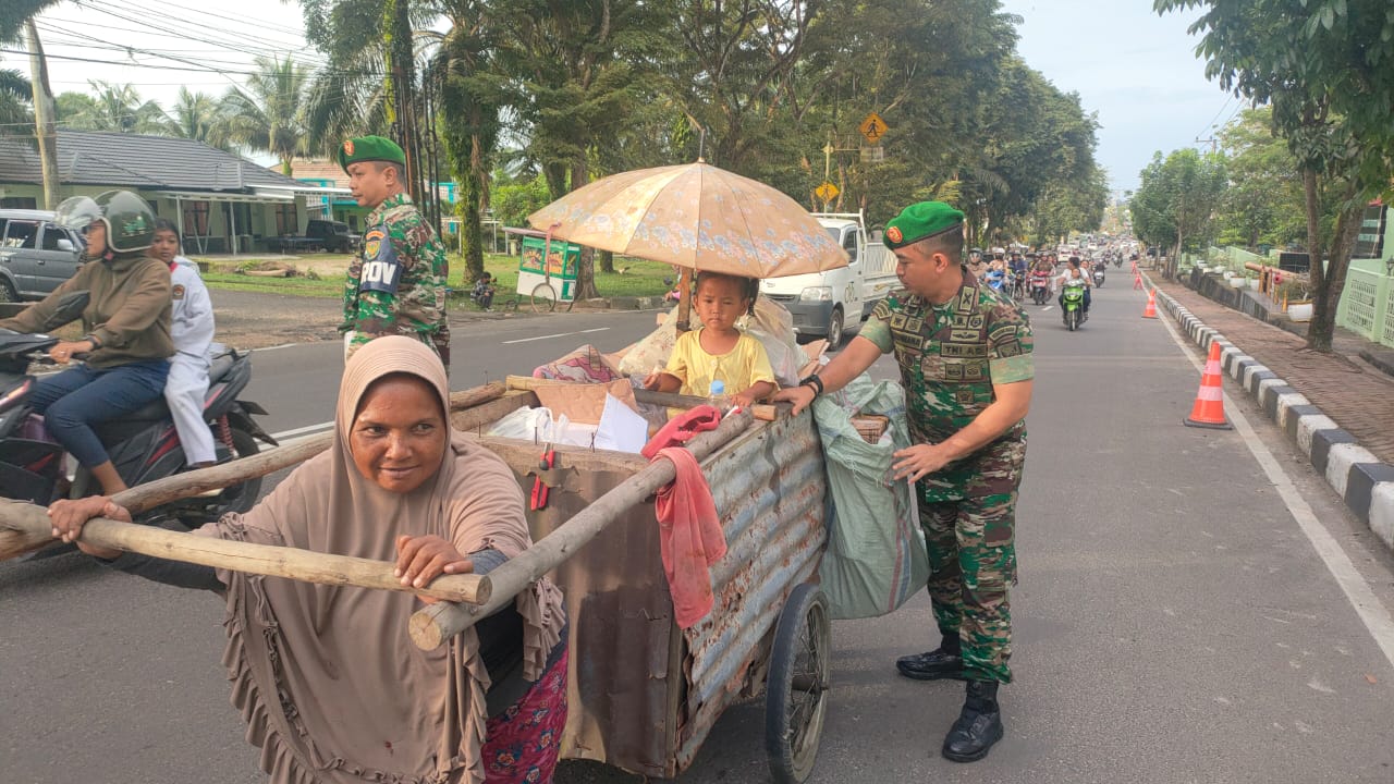 Berkah Ramadhan, Kodim 0413/Bangka Bagikan Takjil