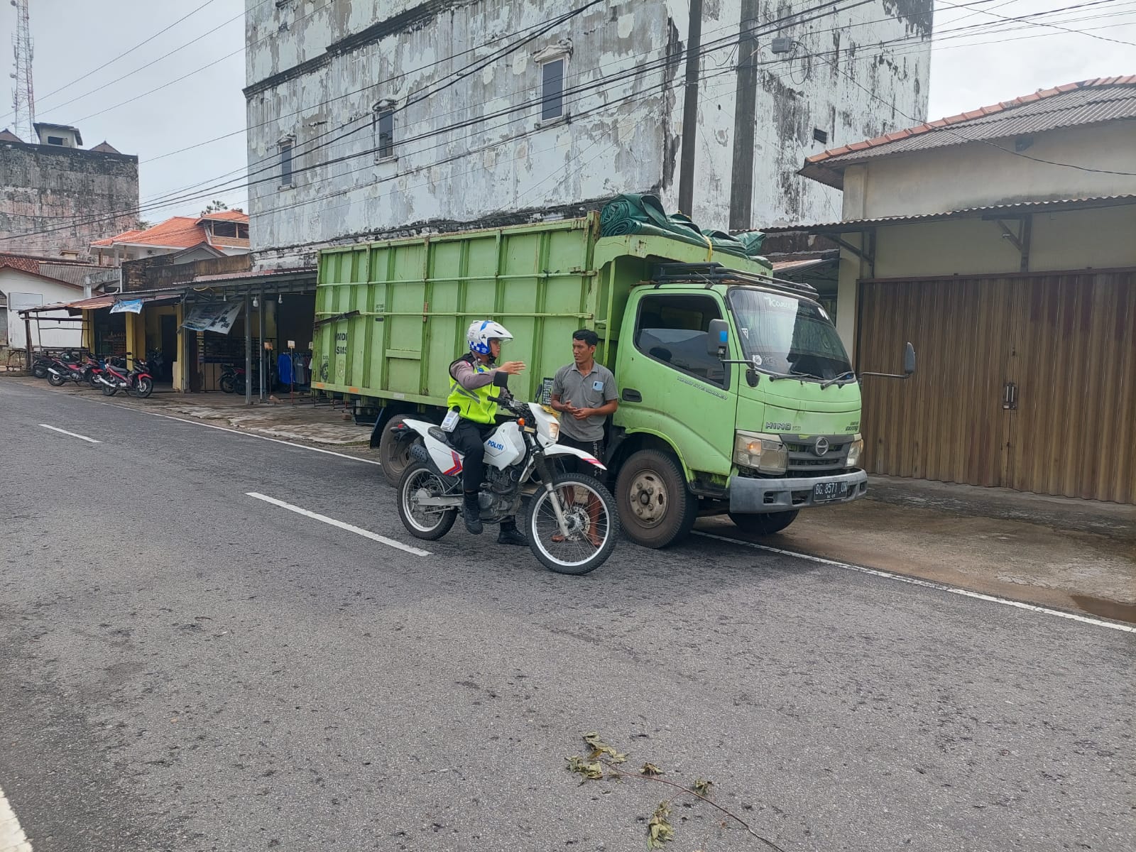 Sat Lantas Polres Bangka Barat Melaksanakan Patroli Rutin Pantau Kamseltibcar Lalu Lintas