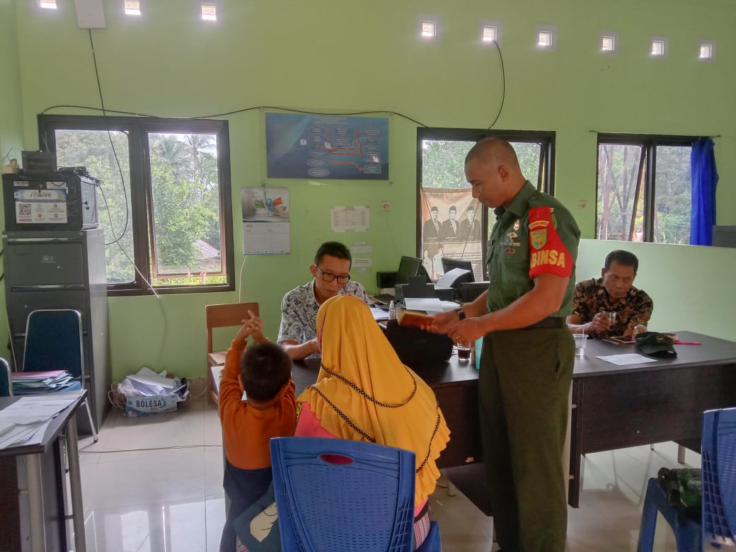 Sambangi Kantor Lurah Koramil 0413-02/Belinyu Laksanakan Komsos di Kantor Desa