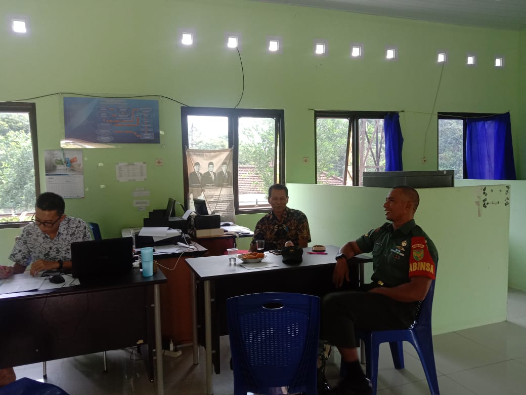 Sambangi Kantor Lurah Koramil 0413-02/Belinyu Laksanakan Komsos di Kantor Desa