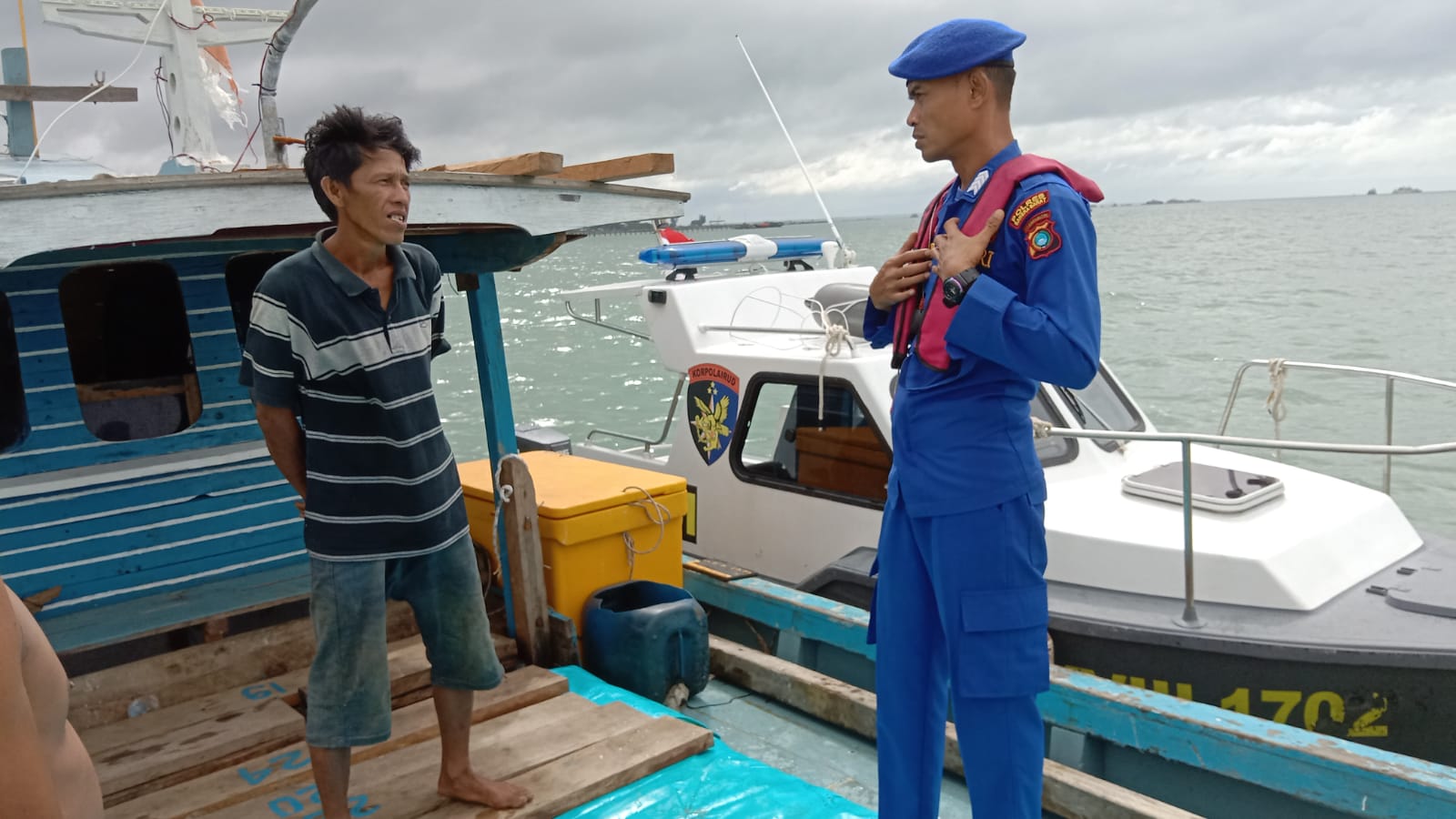 Satpolairud Polres Bangka Barat Ingatkan Nelayan Waspadai Cuaca Buruk