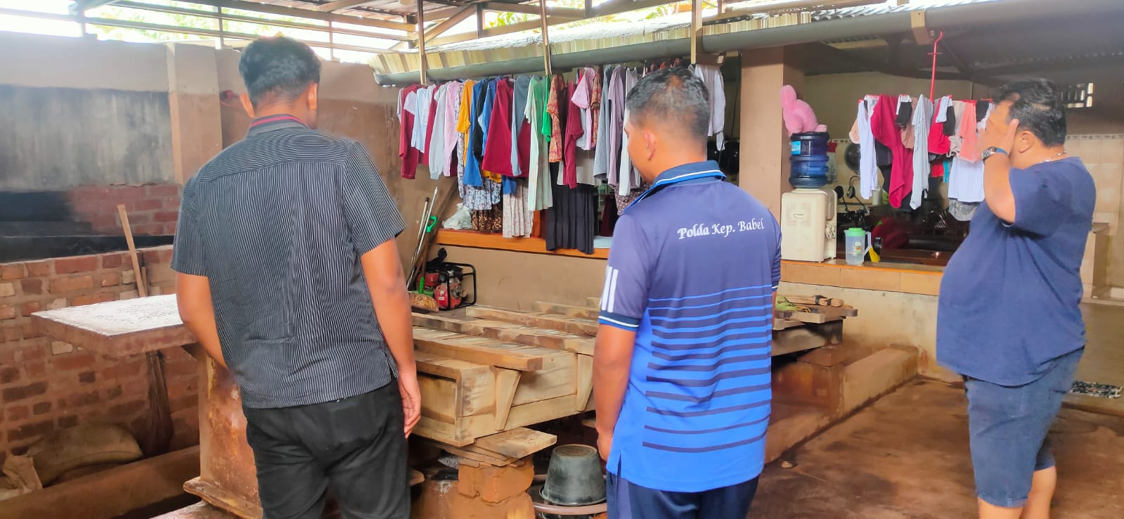 Polsek Jebus Laksanakan Pengecekan ke Gudang Penampungan,Pengolahan dan Penjualan Biji Timah di Wilayah Kecamatan Parit Tiga dan Kecamatan Jebus