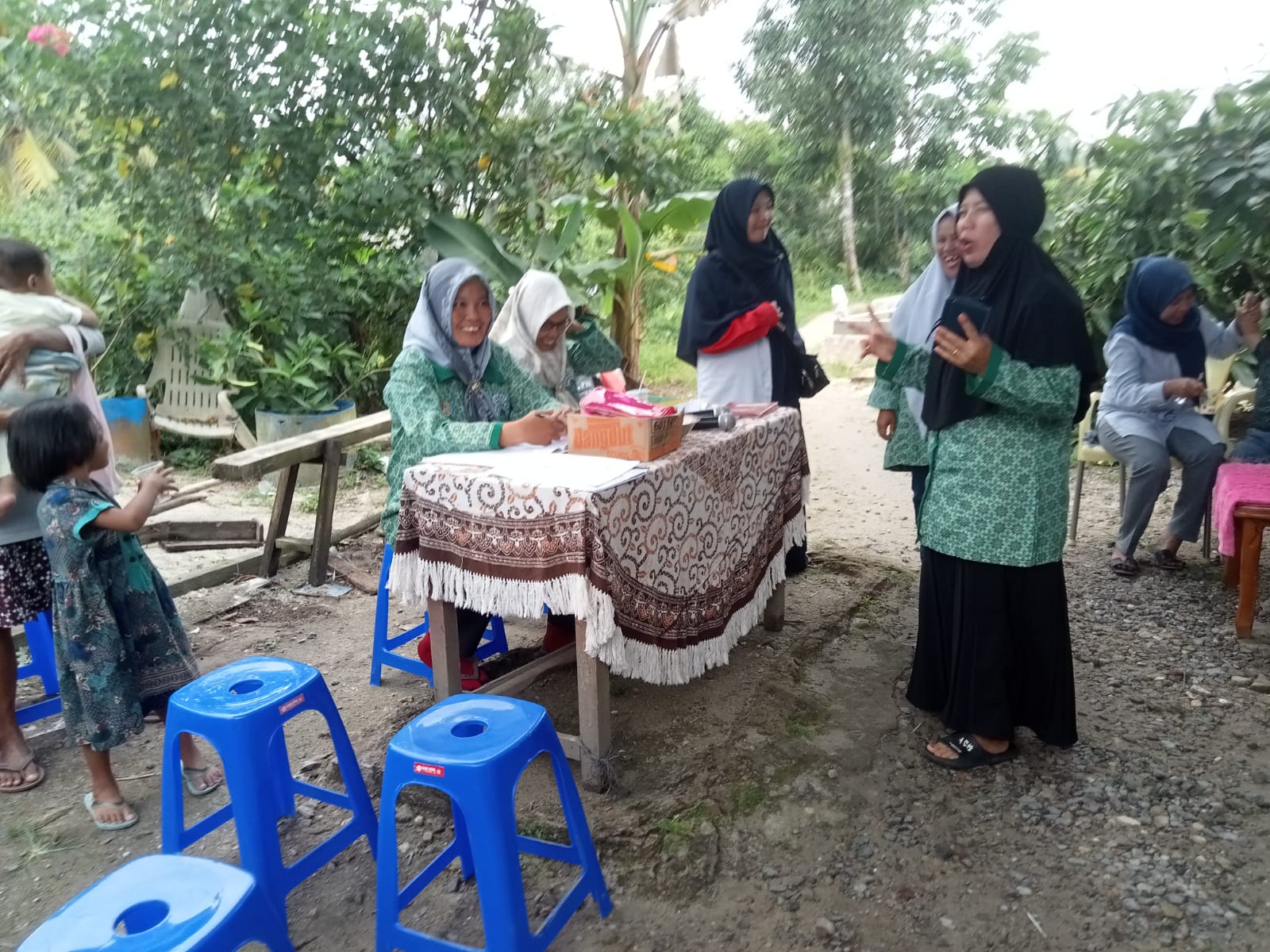 Anggota Koramil 0413-06/Bukit Intan Bersama Kelurahan Monitoring Kegiatan Posyandu