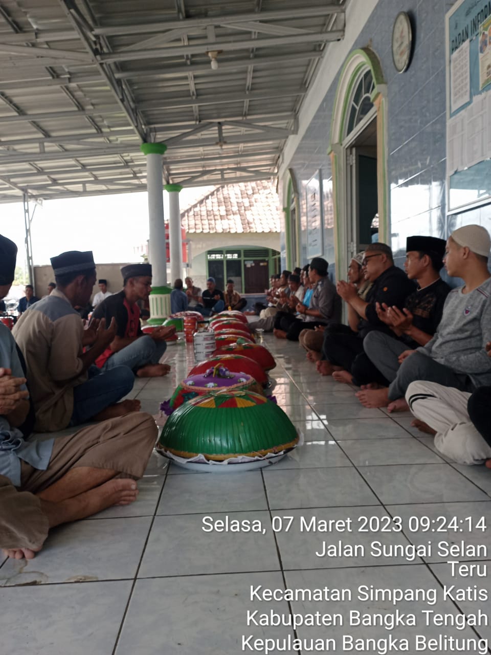 Babinsa Desa Teru Koramil 0413 -08/Sungai selan hadiri acara Ruwah Kubur Desa Teru