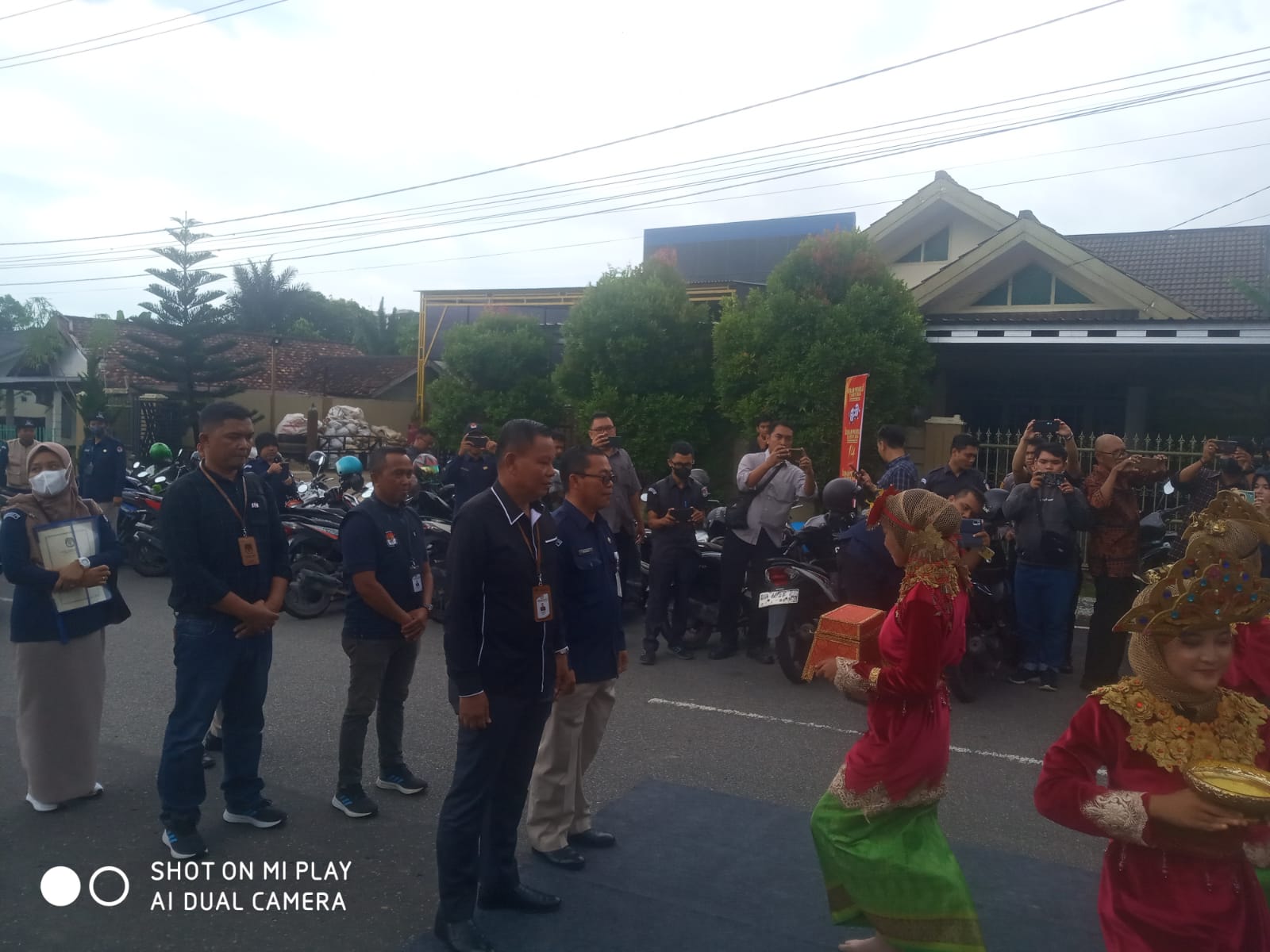 Pasi Intel Kodim 0413/Bangka Mayor Chb Bagyo Santoso Hadiri Acara Serah Terima Bendera kitab Pemilu 2024