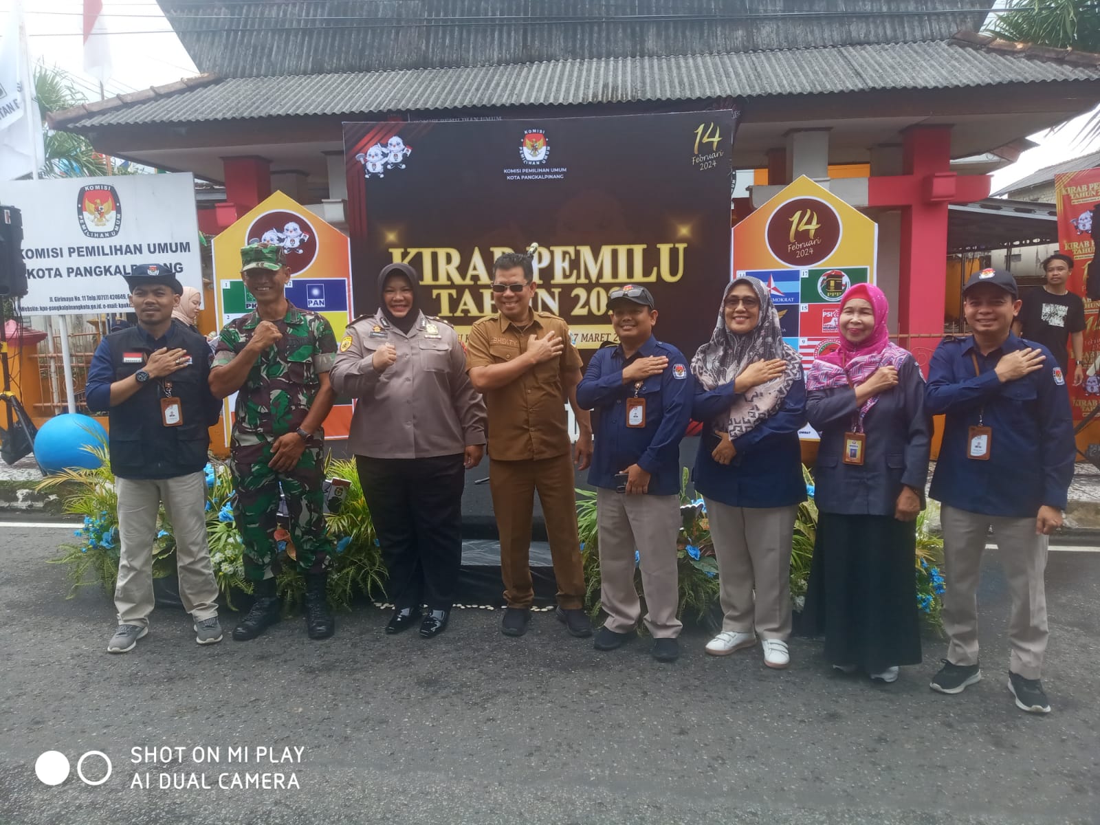 Pasi Intel Kodim 0413/Bangka Mayor Chb Bagyo Santoso Hadiri Acara Serah Terima Bendera kitab Pemilu 2024