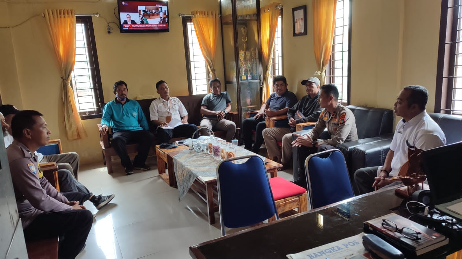 Kapolsek Pemali Adakan Kegiatan Jum'at Curhat di Kantor Desa Karya Makmur