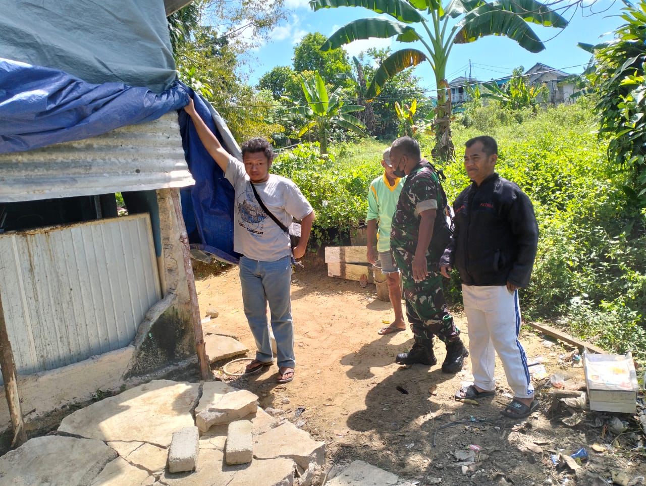 Hadir Di Tengah Masyarakat Anggota Koramil Tamansari Bantu Warga Terkena Musibah