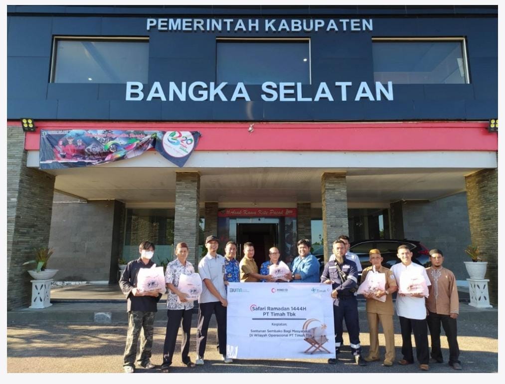 PT Timah Tbk Serahkan Ribuan Paket Sembako untuk Warga Bangka Selatan Jelang Lebaran Idul Fitri 1444 Hijriah