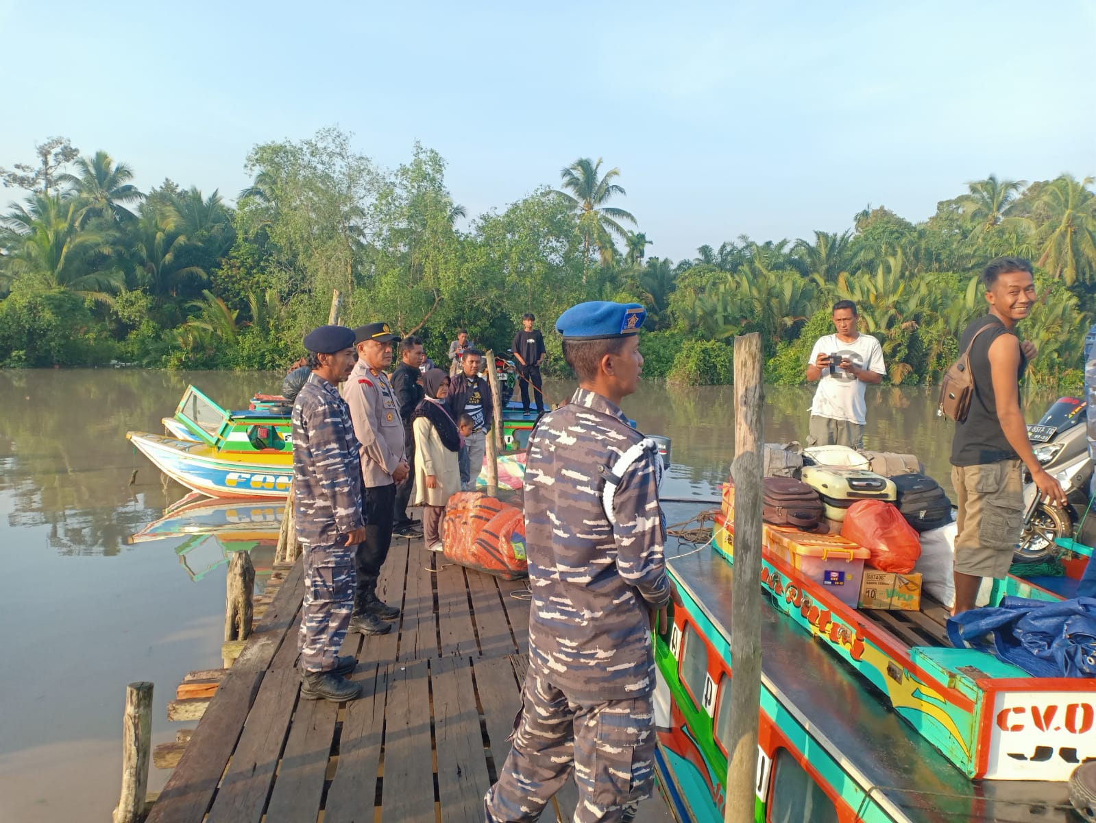 Kapolsek Sungai Selan Cek Situasi Pelabuhan dan Himbau Para Pengguna Angkutan Sungai