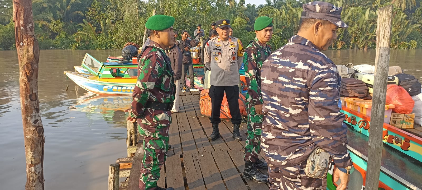 Kapolsek Sungai Selan Cek Situasi Pelabuhan dan Himbau Para Pengguna Angkutan Sungai