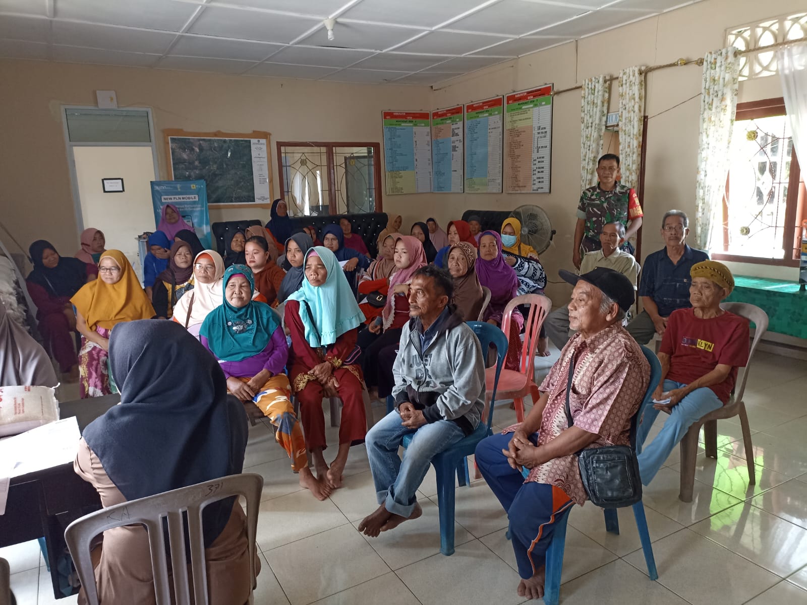 Tetap Jaga Ketertiban dan Keamanan, Himbau Babinsa Koramil 431-03/Kelapa Melalui Komsos