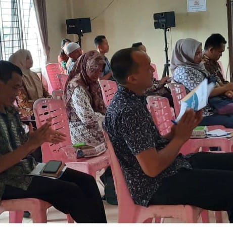 Rapat Koordinasi Fasilitator Forum Konsultasi Publik (FKP) di Aula Kantor Kecamatan Merawang