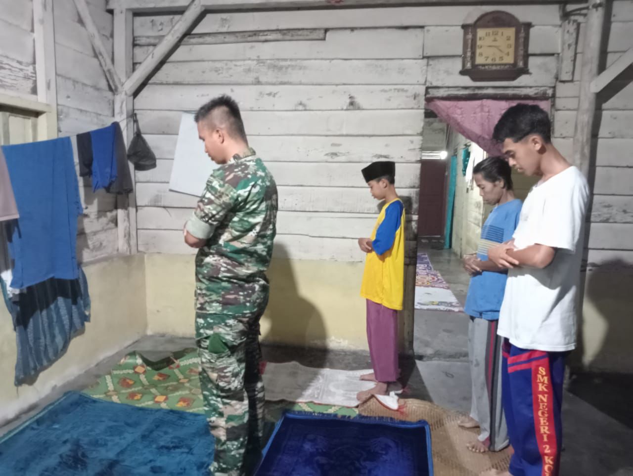 Ramadhan Kasih Sayang, Yonif 147/KGJ Berbuka Puasa di Rumah Warga Desa Belilik