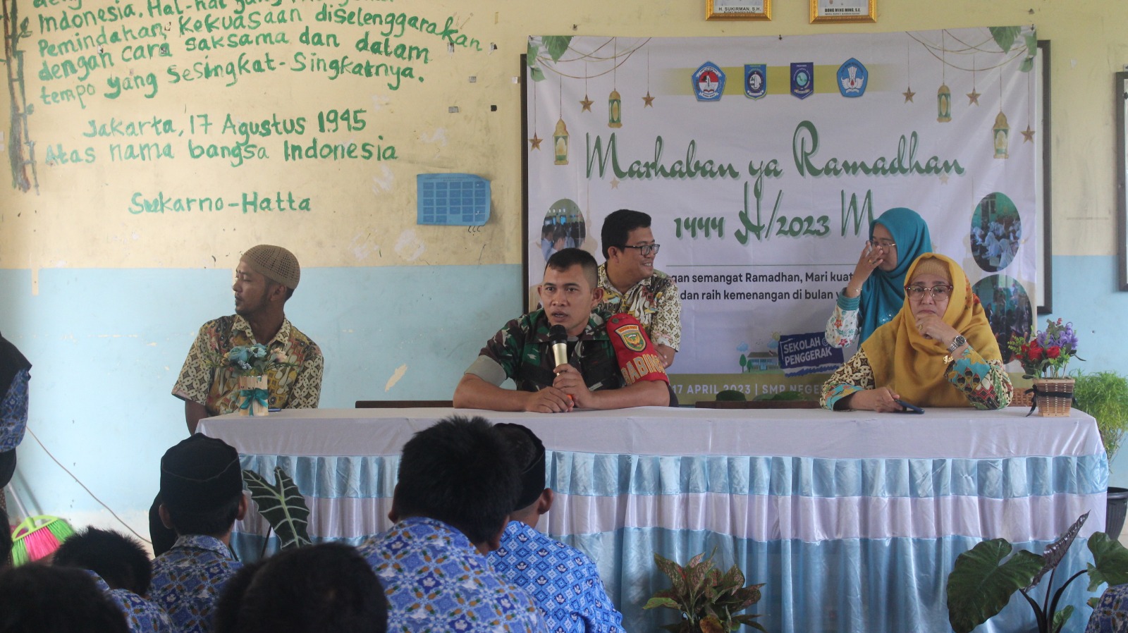 Babinsa Koramil 431-01/Jebus, Hadiri Pesantren Ramadhan di SMPN 3 Parittiga