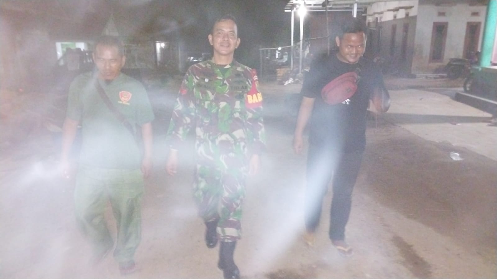 Bersama Linmas dan Masyarakat Babinsa Desa Labu Lakukan Patroli Malam