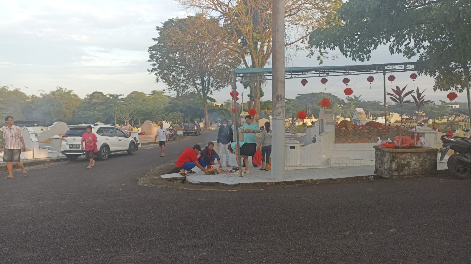 Sembayang Kubur Ziarah Tahunan Bagi Etnis Tionghoa (Cheng Beng)