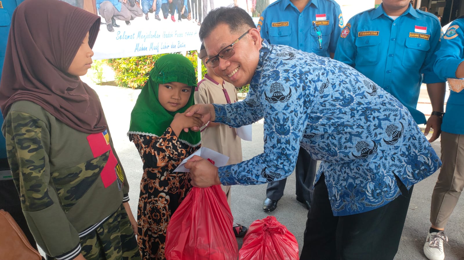 Wujudkan Temberan Tersenyum, Karang Taruna Kelurahan Temberan Santuni Yatim Piatu Hingga Guru Ngaji